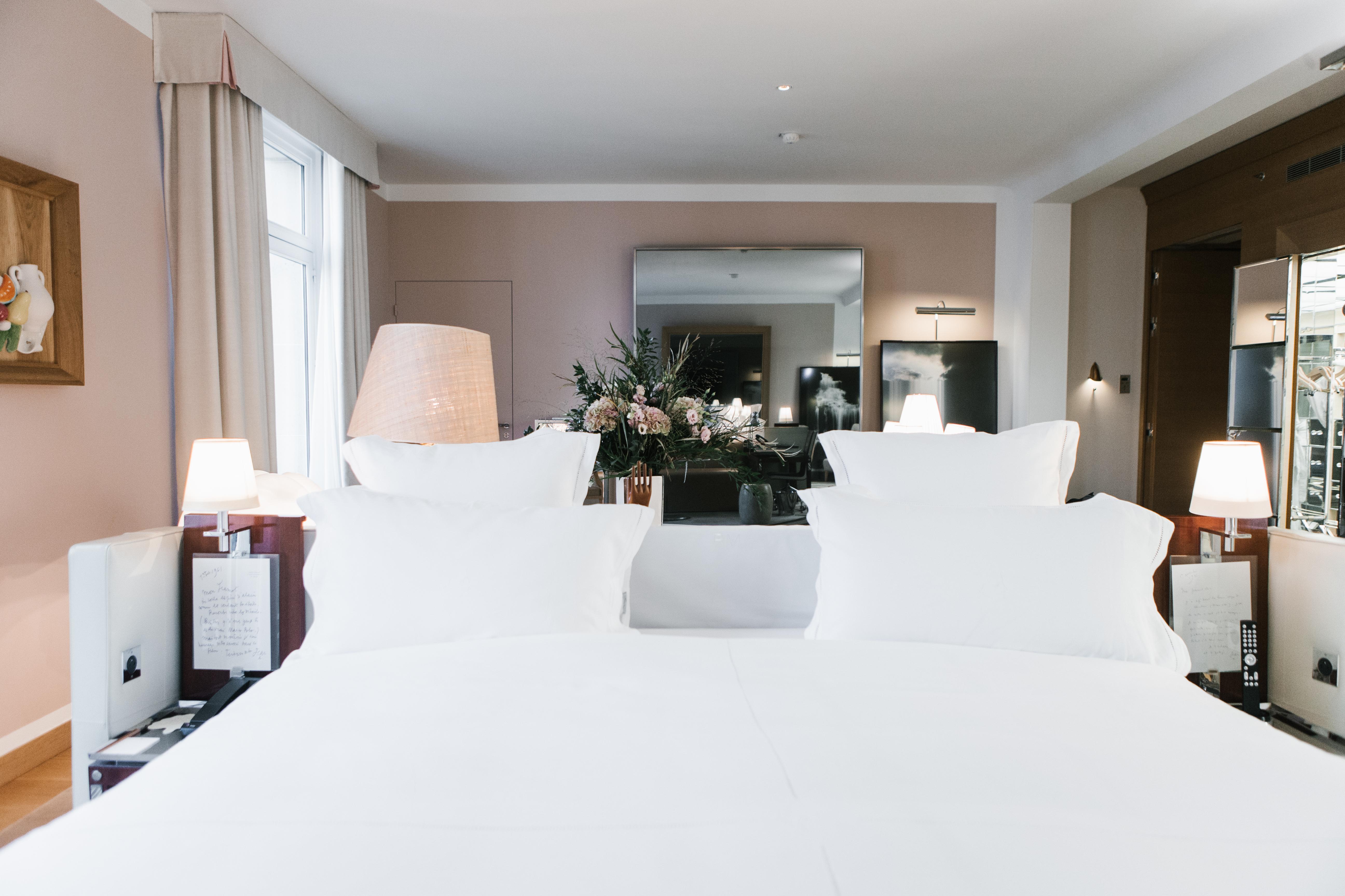 Hotel Le Royal Monceau Raffles Paris Exterior photo