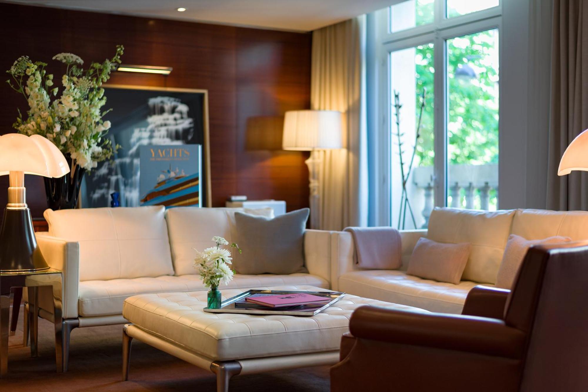 Hotel Le Royal Monceau Raffles Paris Exterior photo