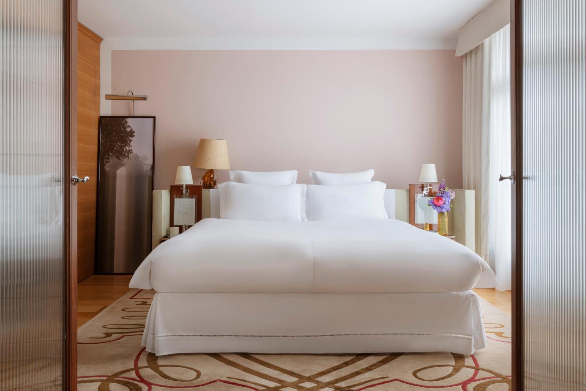 Hotel Le Royal Monceau Raffles Paris Exterior photo