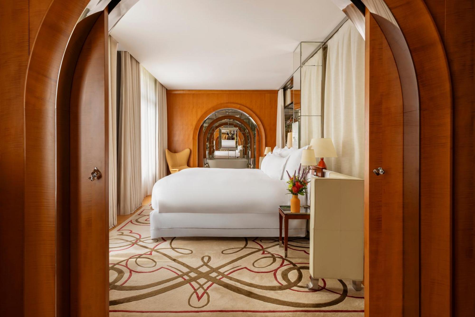 Hotel Le Royal Monceau Raffles Paris Exterior photo