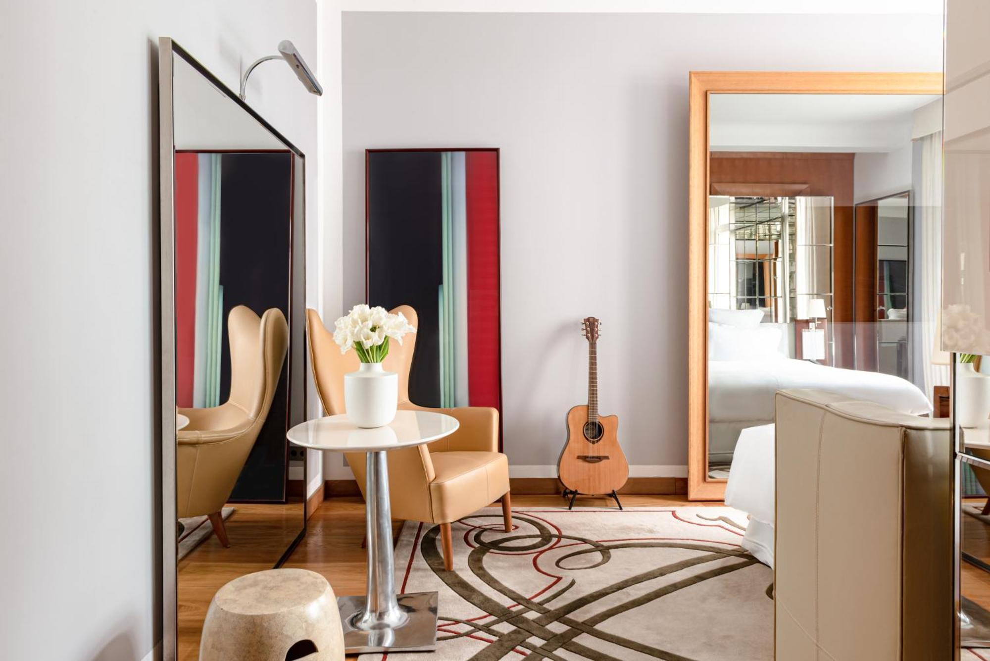 Hotel Le Royal Monceau Raffles Paris Exterior photo